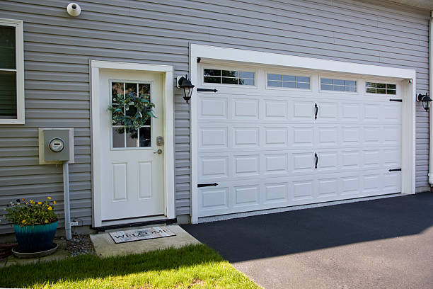 24/7 Emergency Garage Door Panel Replacement experts in Toppenish, WA